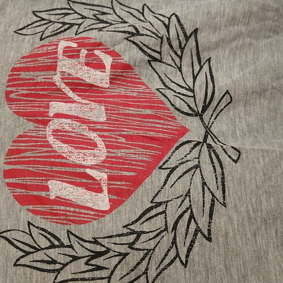 Large Tops - Picture 3 of 10